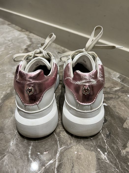 Pollini спортни обувки от еко кожа с панделка - 38 номер