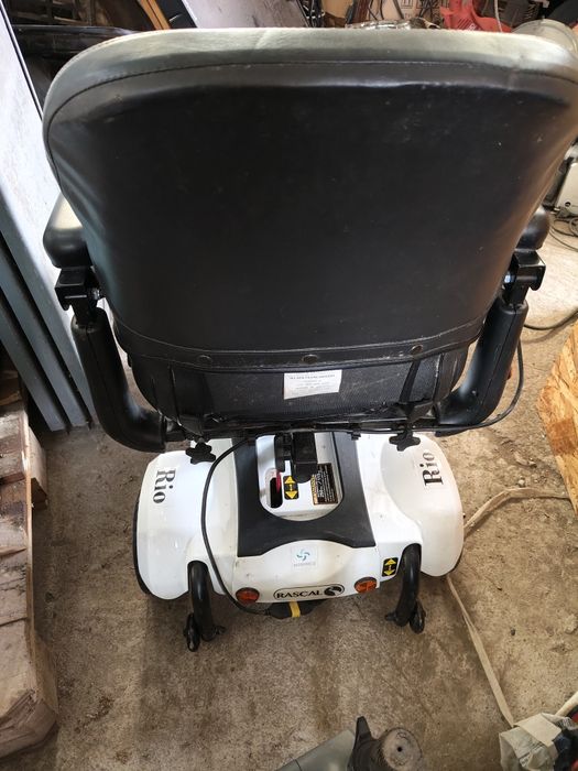 Cărucior electric persoane cu dizabilitati