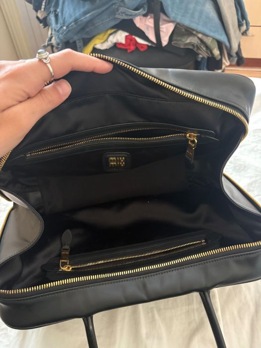 Оригинална чанта Miu Miu от естествена телешка кожа.