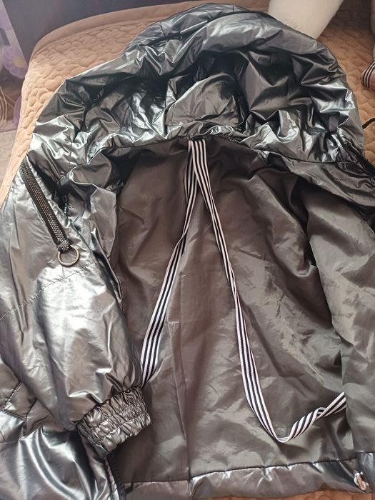 Продам куртку весна