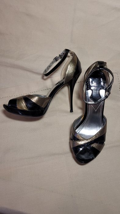 Туфельки на высоком каблуке