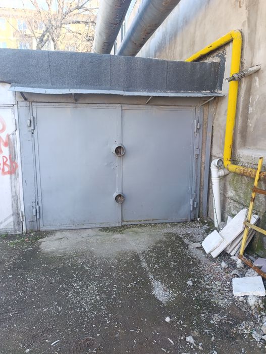 Продам гараж в районе 13 поликлиники