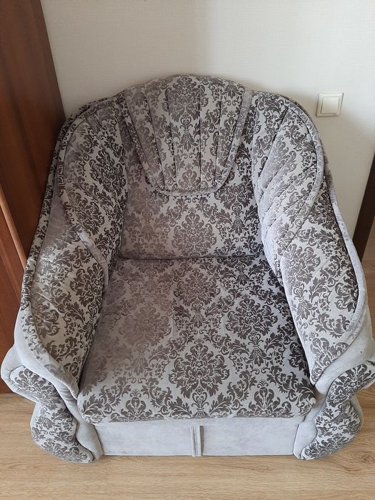 Продам диван + 2 кресла состояние хорошее