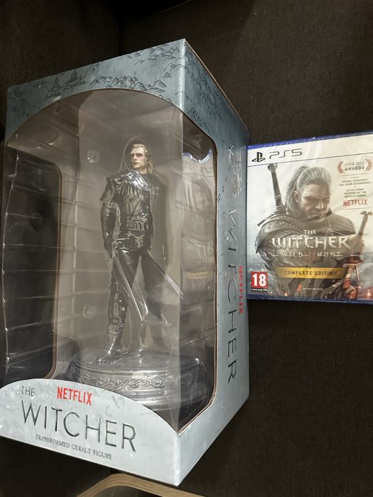 The Witcher комплект - PS5 игра + официална Dark Horse статуетка!