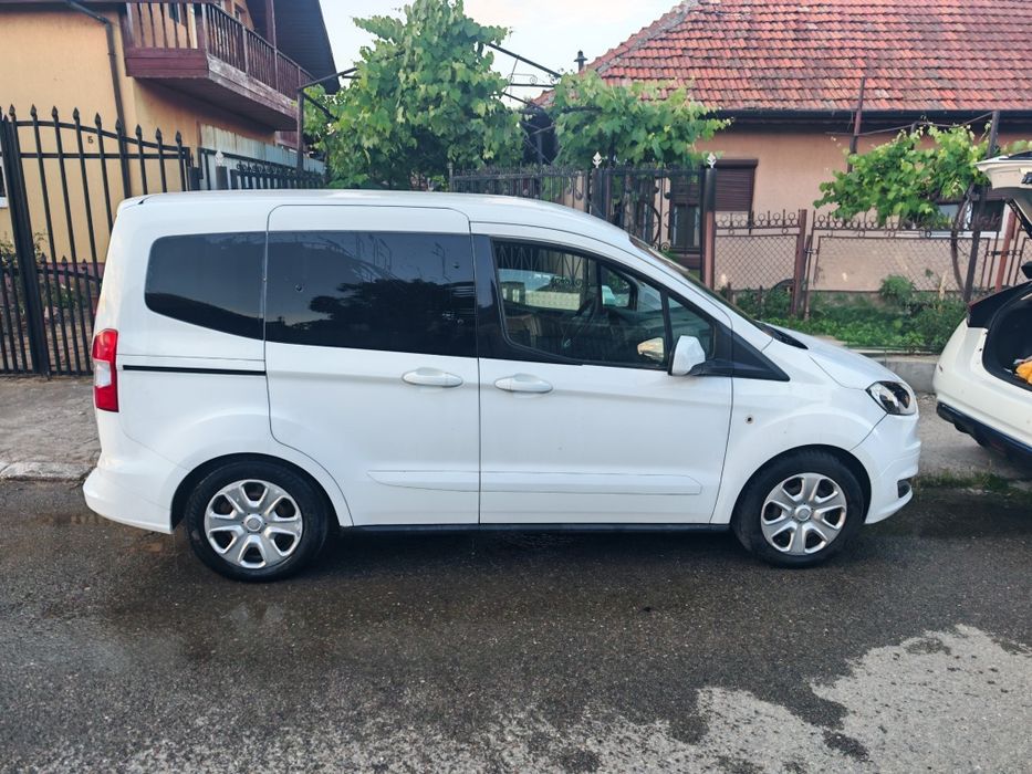 Vând Ford transit courier