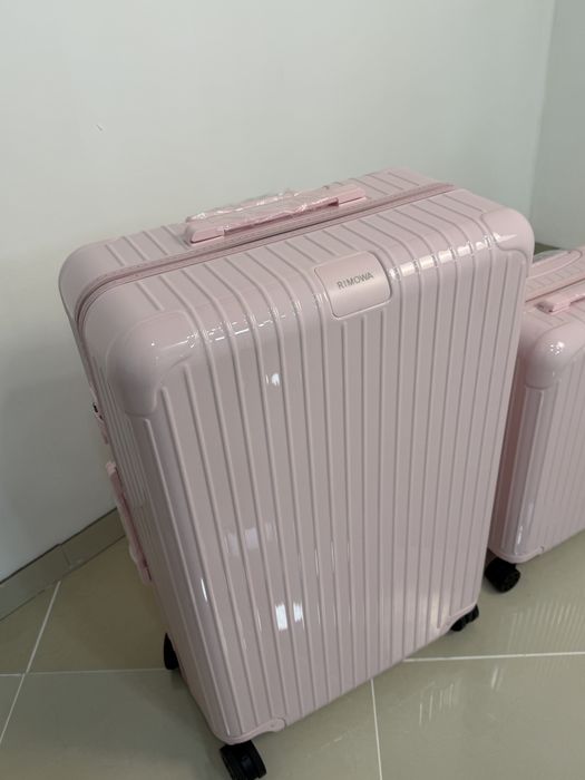 Продам чемодан Rimowa