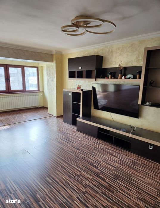 De Vanzare Apartament cu 3 camere zona Buzaului( B-uri)