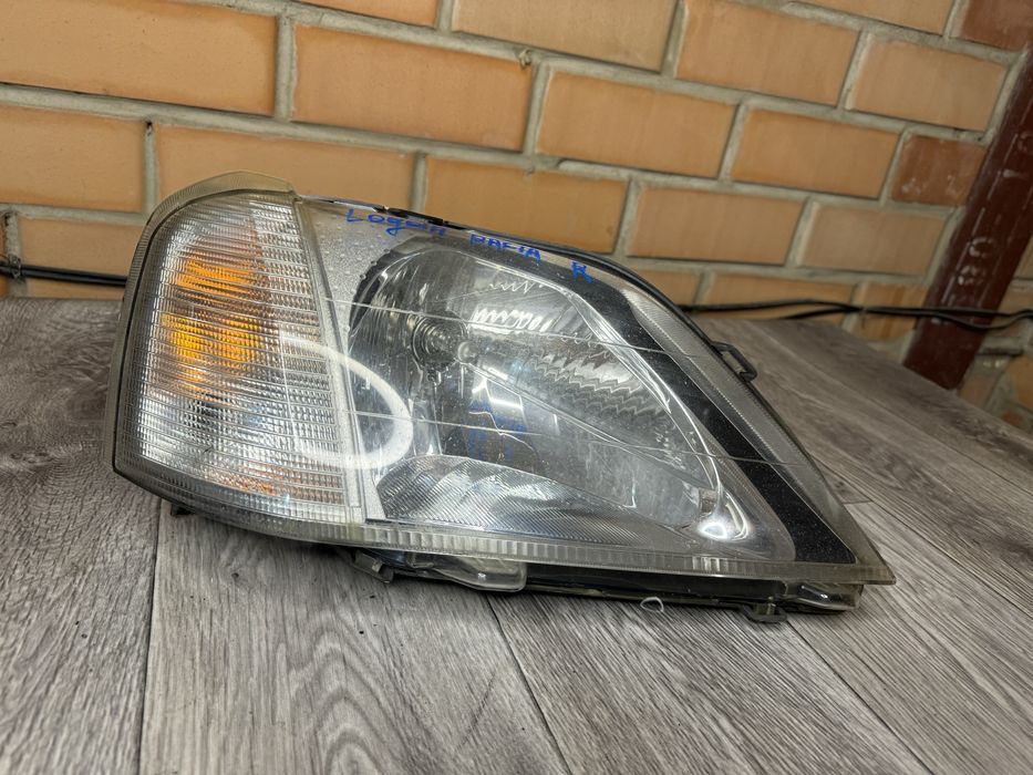 Фара Dacia Logan