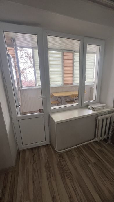 Продам пластиковое окно для балкона