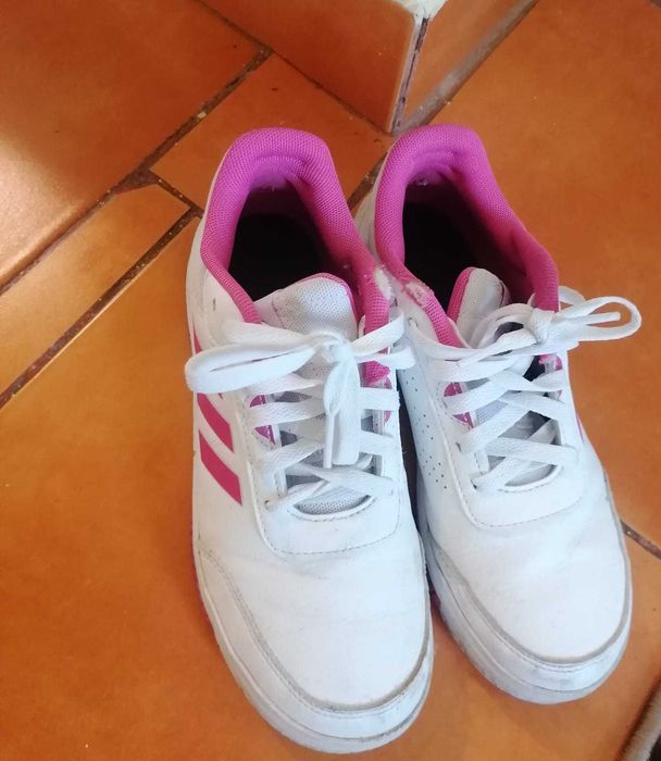 Adidasi marca Adidas  marime 37 fete/ 65 lei