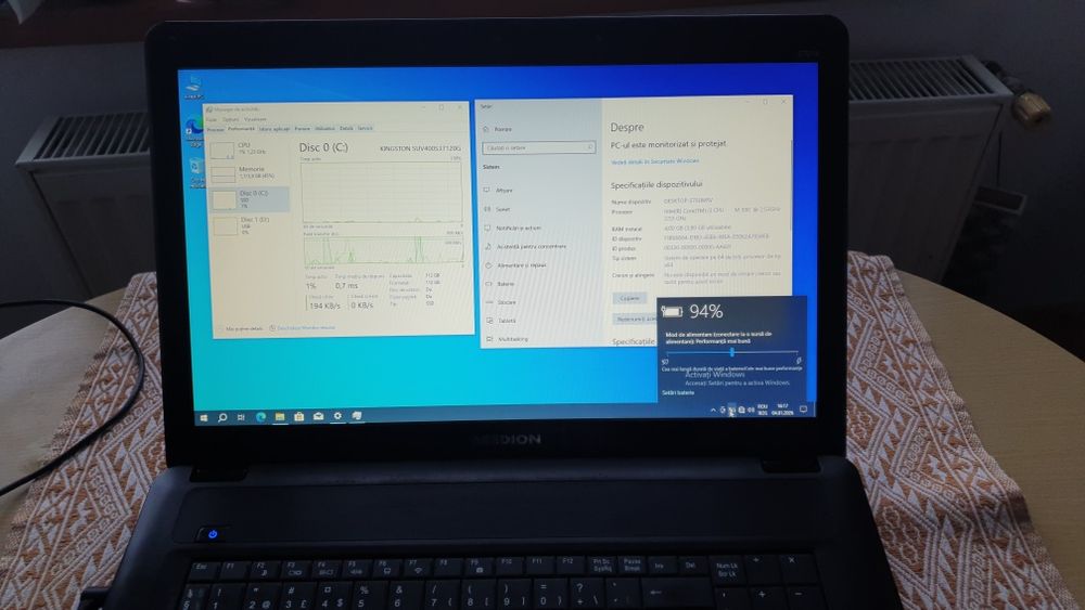Laptop i3 4GB RAM 120 GB SSD 18"