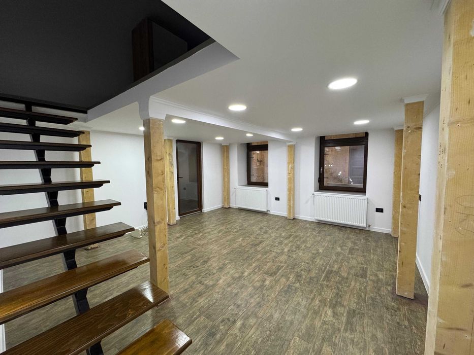 PROPRIETAR – Vând apartament ultracentral, 55 mp utili, recent renovat, situat la parter.