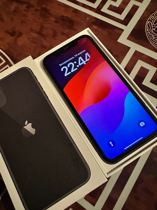 iPhone 11 в хорошем состояние