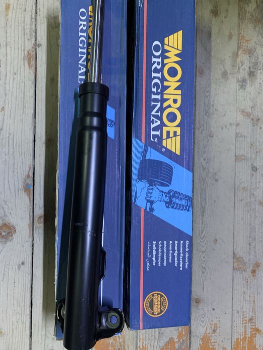 Амортизаторы на мерседес 124 передние Монро оригенальные!