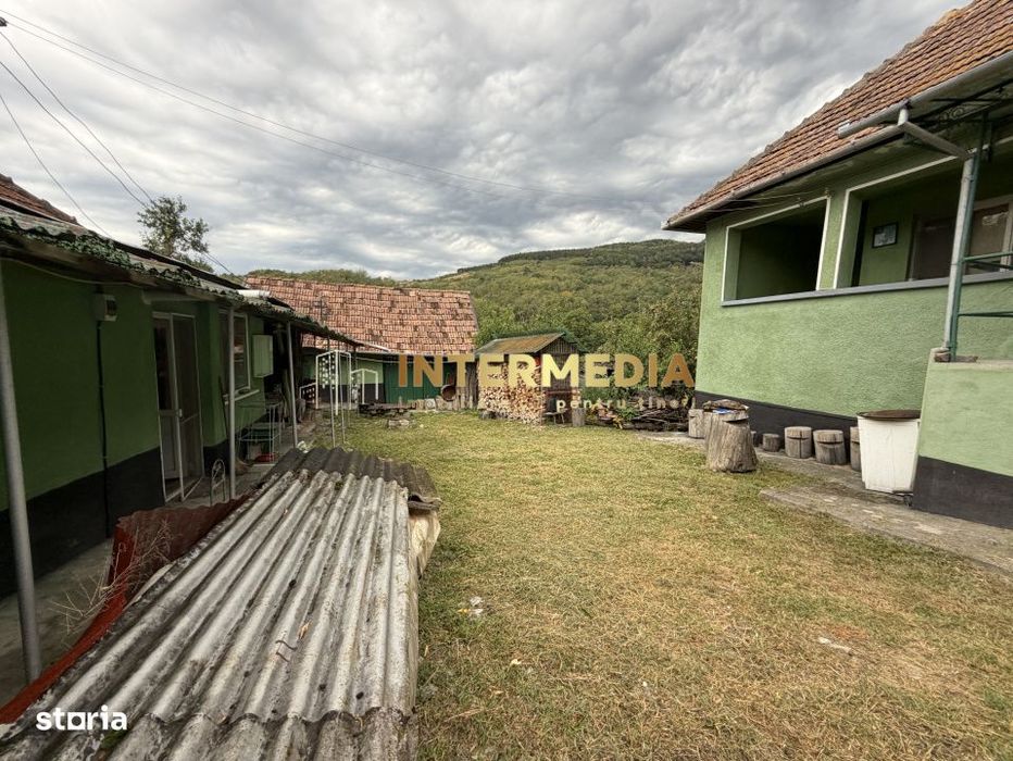 Casa Renovabila 3 camere Baie Bucatarie CRICAU 1375 mp Teren Toate Uti
