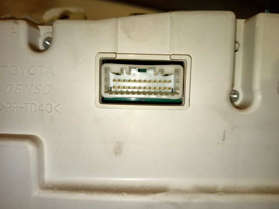 Продам щиток приборов Камри 40 -45