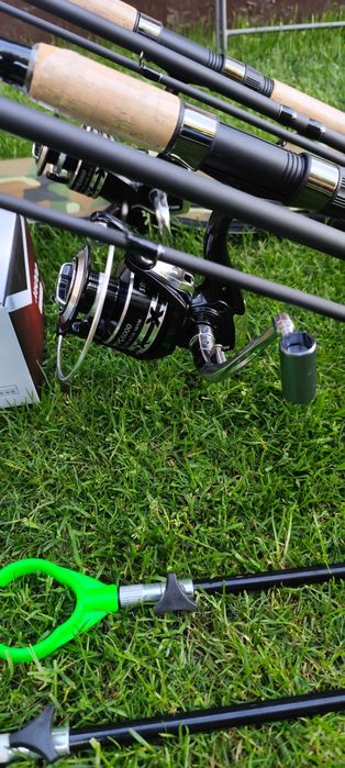 Set 2 Lansete Feeder Carbon Black Fox 3,90m,2 Mulinete X 6000,Geanta,Senzori,Suporți,Fir+2 Monturi+Matrita