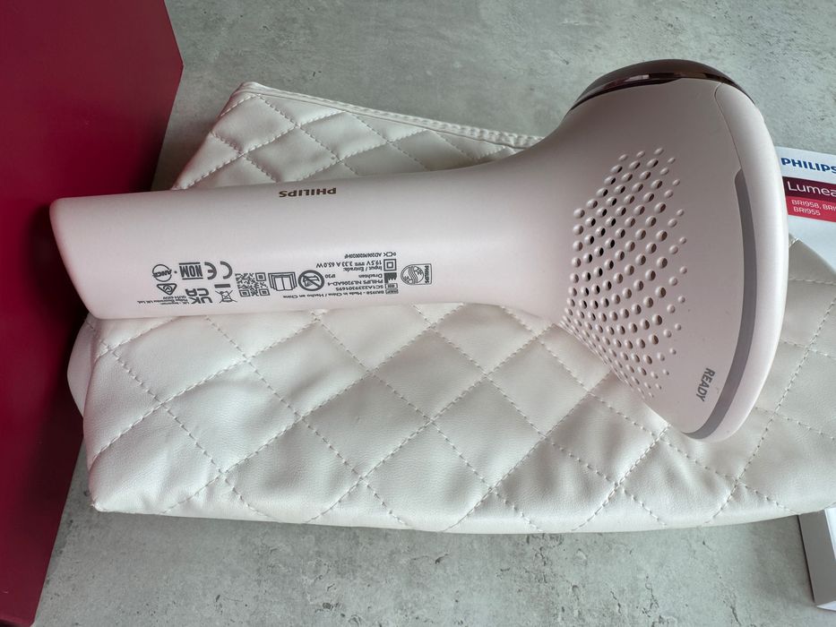 Продавам фотоепилатор Philips Lumea BRI958 9000
