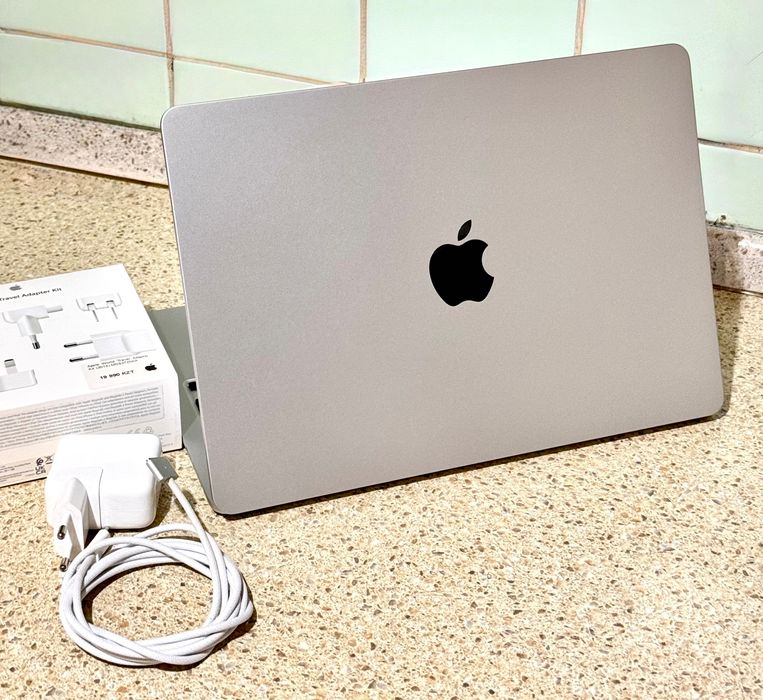 MacBook air M3 (512gb) like new