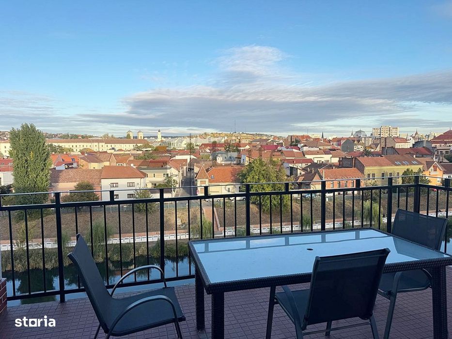 Apartament de inchiriat tip penthouse cu 2 camere Central