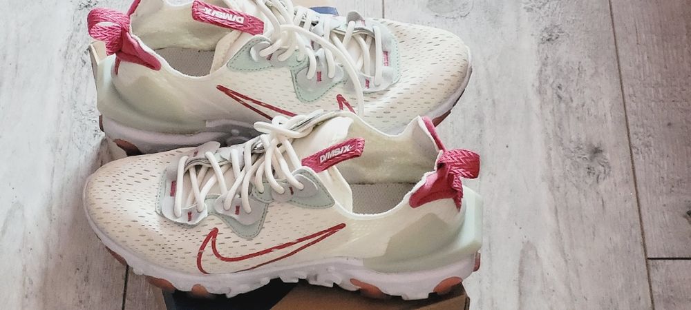 Adidași Nike Dimsix