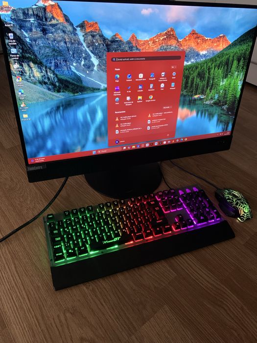 Lenovo ThinkCentre core i5,Display 23,8 tableta tach,Windows 11,ssd