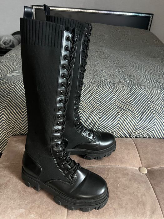 Дамски ботуши с дебела подметка