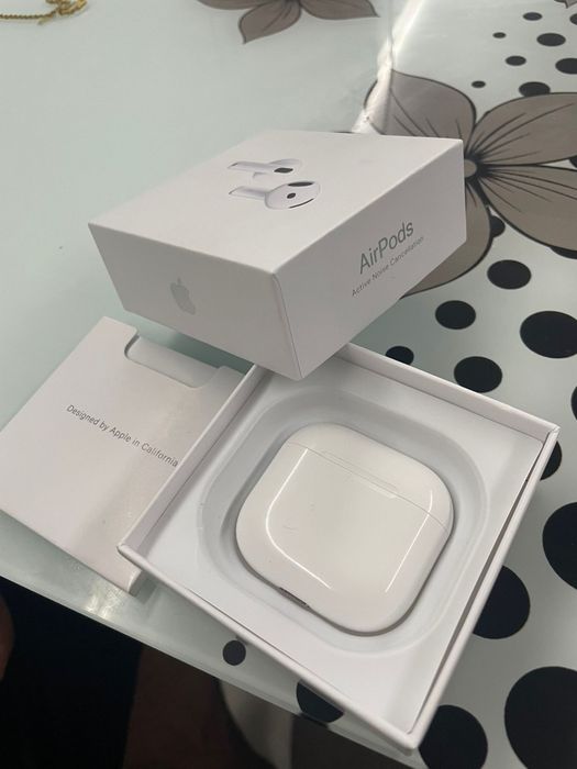 Căști Airpods 4 anc