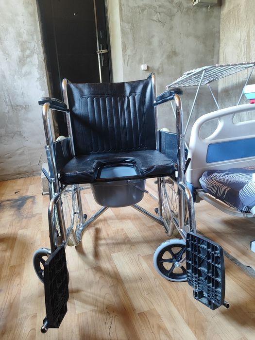 Кресло инвалидное с био туалетом