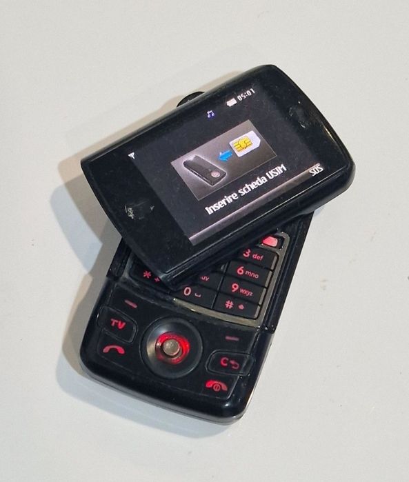 Super telefon lg cu display rotativ