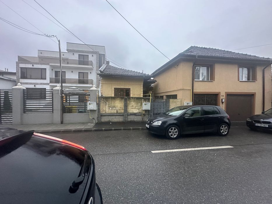 Vând urgent casa și teren