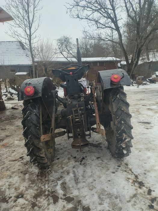 Tractor case 833 internațional