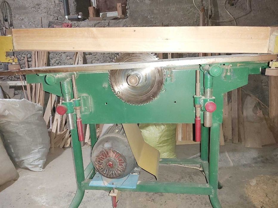 Деревообрабатывающий станок