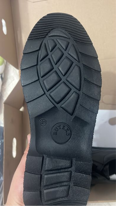 Ботинка сатылады