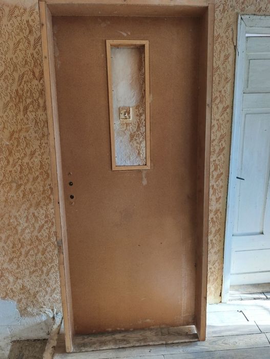 Два броя нови врати