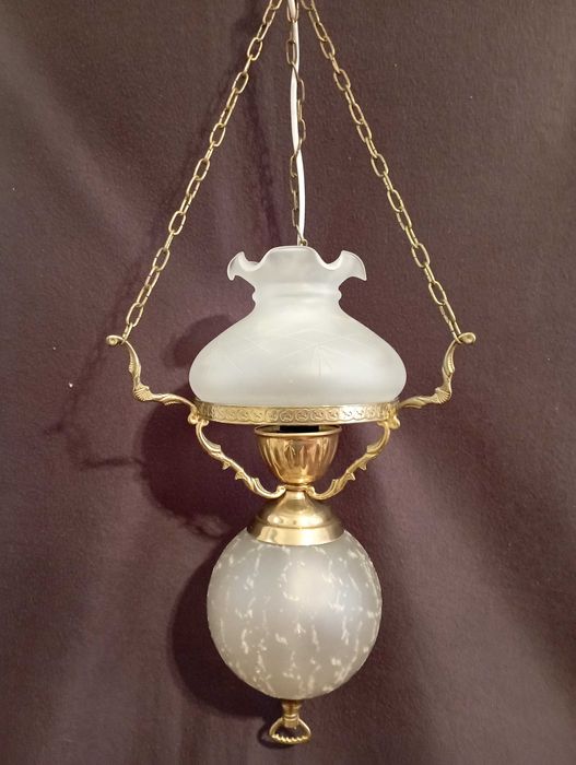 Старинни барокови полилеи със стъклени абажури