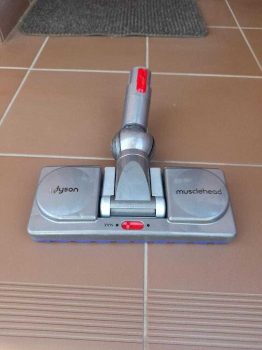 Vand perie Dyson cu vacum Musclehead