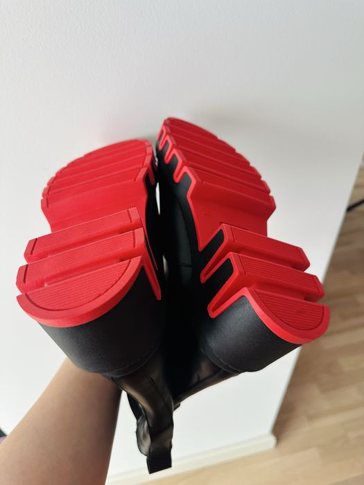 Botine/bocanci piele cu talpa rosie NOI (model Christian Louboutin)