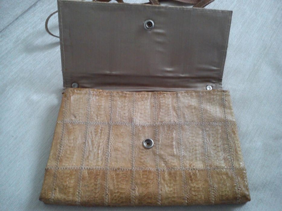 кожена дамска чантичка