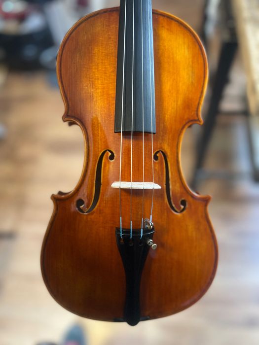 Vând vioara 4/4 lucrata manual