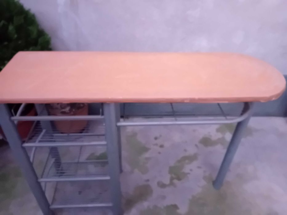 Продавам бар плот маса