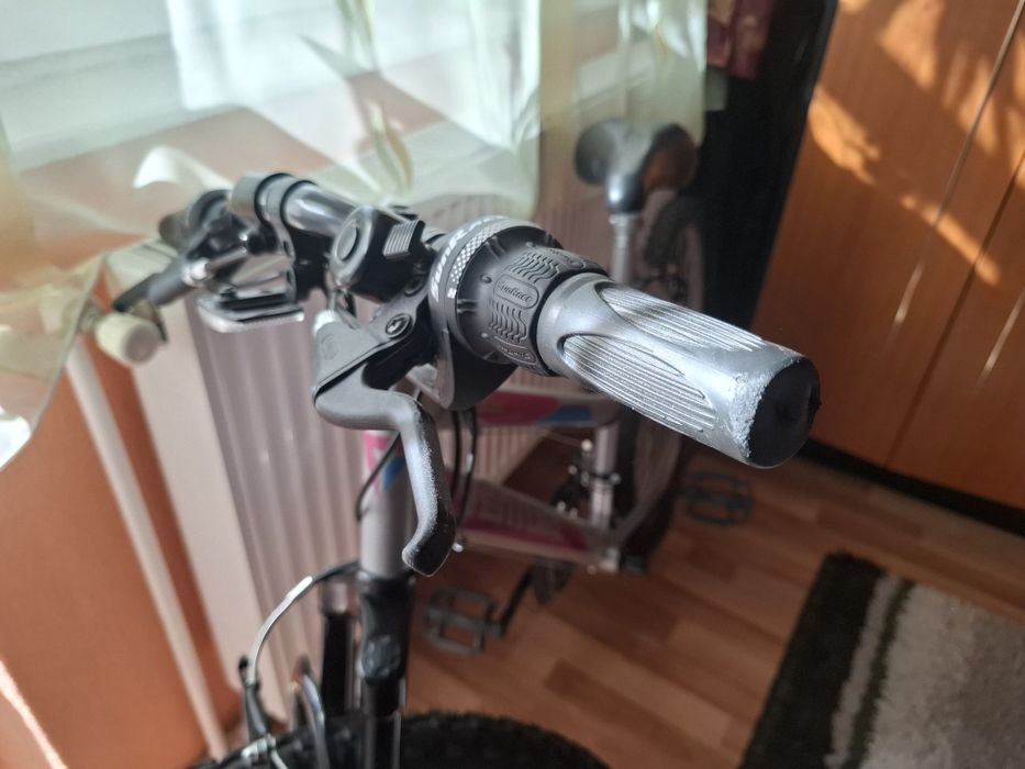 Vând Bicicletă  damă !DHS venture sport series.