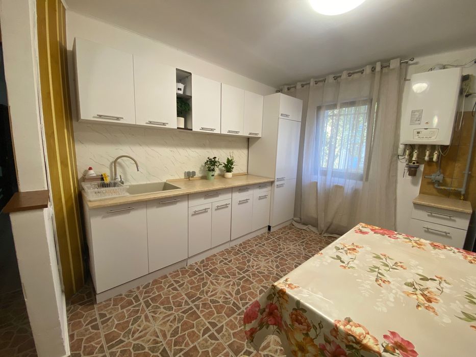 Vand apartament 2 camere semidecomandat Rosiori de vede
