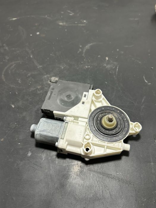 Motoras macara geam stanga fata Vw golf 5 passat b6 golf 6 seat leon