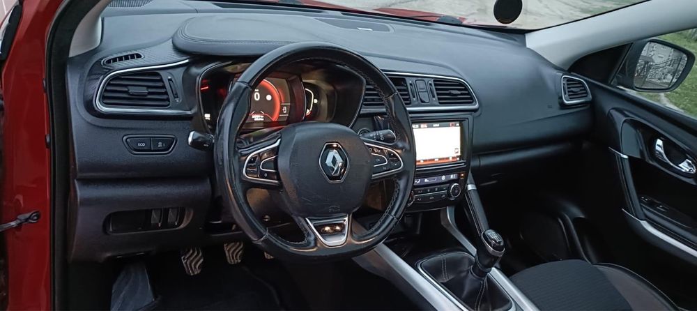 Renault Kadjar Bose / 1.5 dCi / Euro 6 / Pano / Led / Navi / Piele / Park assist / keyless Go / Entry / Line / Side