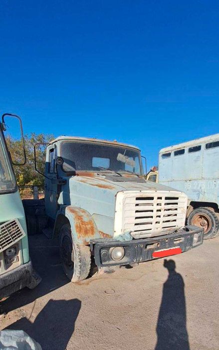 Зил запчастьга сотилади