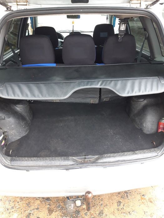 автомашина митсубиси спейс стар