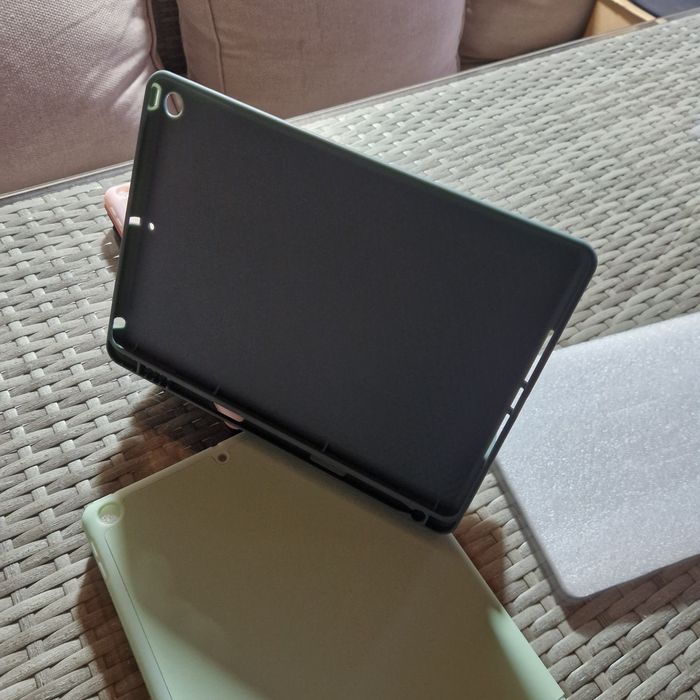 Husa iPad cu slot Pen 7/8/9(10.2), Air 4/5, Air 11-2024, Pro 11/12.9