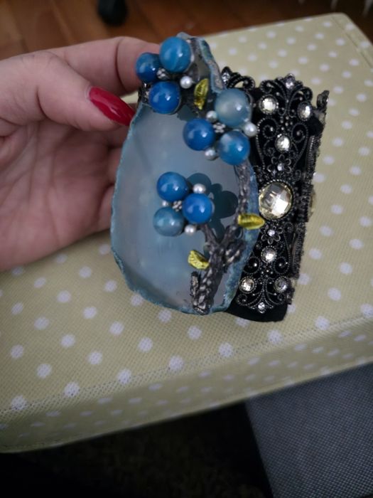 Гривна с естествен камък