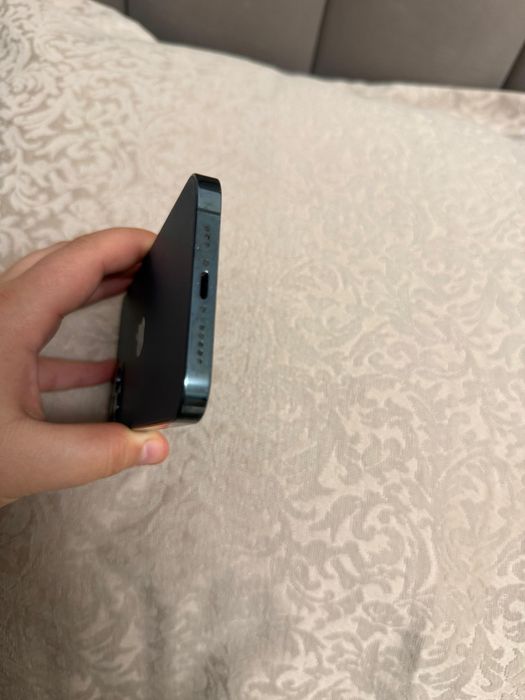 Айфон 12, в отличном состоянии